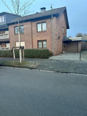 Foto - Helle Wohnung mit Einbauküche in modernisierten Zwei-Familienhaus