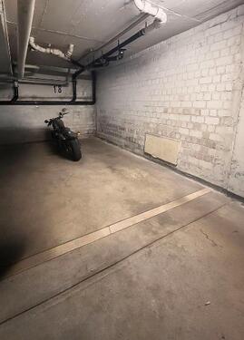 Foto - Tiefgarenstellplatz für ein Motorrad