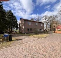 Großes Mehrgenerationenhaus mit 2.176 m² Grundstück und 4 Garagen - Groß Oesingen