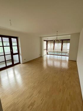 Foto - 3-Zimmer-Whg, zwei Balkonen, TG und EBK in Dachau-Ost