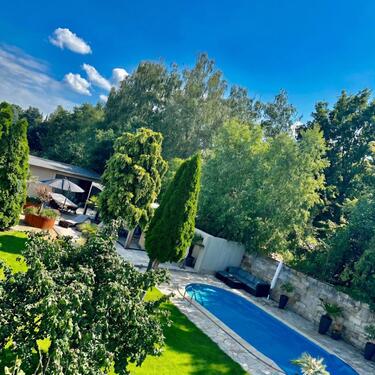 Foto - Exklusives Einfamilienhaus mit Poollandschaft, Wellnessbereich un