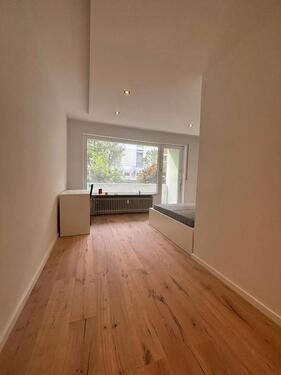 Foto - Möbliertes stylisches 20 m² Zimmer mit Balkon in guter Lage