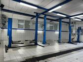 Foto - Moderne Werkstattfläche mit Hebebühnen und Rolltor in zentraler Lage von Engelskirchen-Wiehlmünden