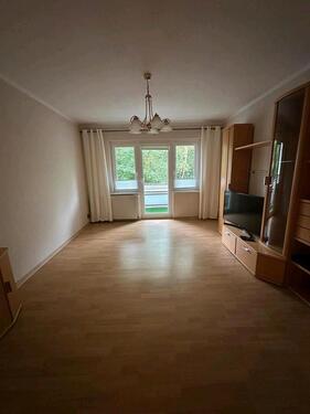 Foto - WG Zimmer teilmöbliert mit möbliertem Balkon.