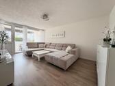 Foto - Modern renovierte 3-Zimmer-Wohnung mit Balkon und Stellplatz
