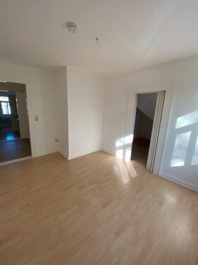 Foto - 3,5-Zimmer-Dachgeschoss-Wohung, teilmöbiliert, WG geeignet