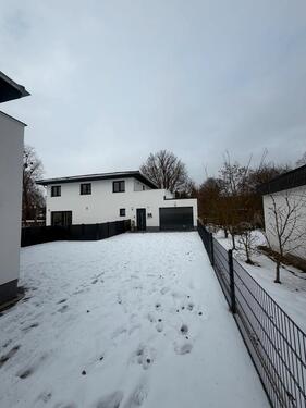 Foto - Modernes Neubau-Einfamilienhaus mit Garten,Terrasse & E-Ladegarge