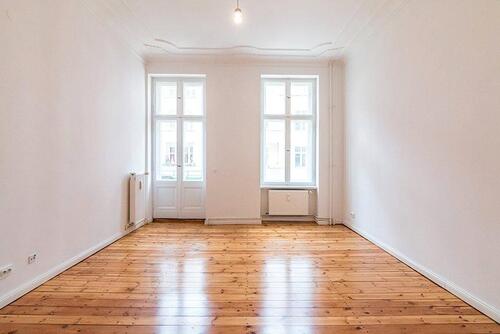 Foto - Altbauwohnung mit Balkon in ruhiger Lage – Bezugsfrei und provisi