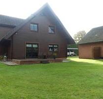 Zwei Häuser auf einem großen Grundstück - Hohn