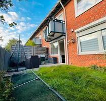 3 Zimmer Wohnung, große Terrasse, Bad neu - Neumünster Böcklersiedlung