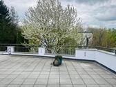 Foto - Außergewöhnliche 4,5 Zimmerwohnung mit Einbauküche und riesiger Terrasse im Grünen!