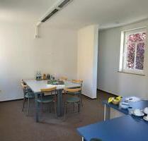 Büroraum in der Bienenstraße - 360,00&nbsp;EUR Kaltmiete, ca.&nbsp; 30,00&nbsp;m&sup2; in Kronach (PLZ: 96317)