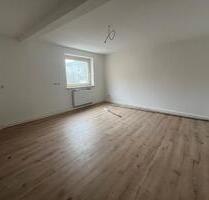 Zentrale 4-Zimmer-Wohnung mit Dachgeschosszimmern in Hof