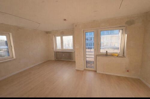 Foto - Neu sanierte 3 Zimmer Wohnung, EBK, Loggia, Keller und Stellplatz