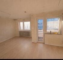 Neu sanierte 3 Zimmer Wohnung, EBK, Loggia, Keller und Stellplatz - Varel