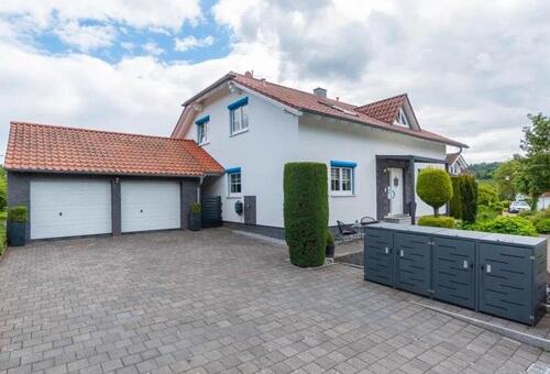 Foto - Attraktives Zweifamilienhaus - 779.000,00&nbsp;EUR Kaufpreis, ca.&nbsp; 185,00&nbsp;m&sup2;