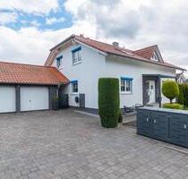Attraktives Zweifamilienhaus - 779.000,00&nbsp;EUR Kaufpreis, ca.&nbsp; 185,00&nbsp;m&sup2; in Oberrot (PLZ: 74420)