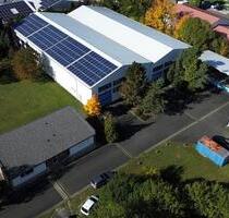 Zwei verbundene Lagerhallen mit Hochregalen und Laderampe - Wilhermsdorf