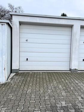 Foto - Große Garage mit Strom,elektrischen Tor und separaten Zähler