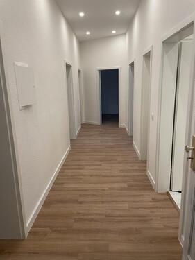 Foto - 4 Zimmer Wohnung mit Balkon und Einbauküche und 2 Bäder Saniert