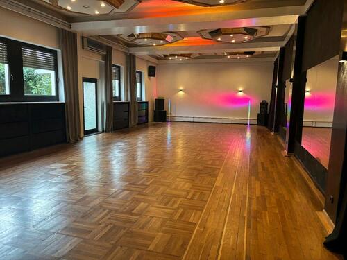 Foto - Heller Raum mit Bistro *Kursraum*Yoga*Meditation*Hiphop*