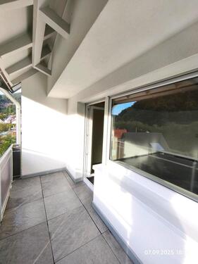 Foto - Helle 3-Zimmer-Wohnung mit Balkon – 90 m2 im Erdgeschoss