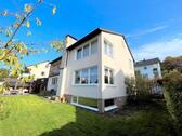 Foto - Großzügiges Einfamilienhaus mit Garten, Wintergarten & Schwimmbad