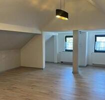 Dachgeschosswohnung im Ortskern von Gebhardshain zu vermieten!