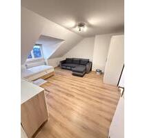 Helle renovierte 1-Zimmer-DG-Wohnung inkl. moderner separater Küche - Nürnberg Eberhardshof