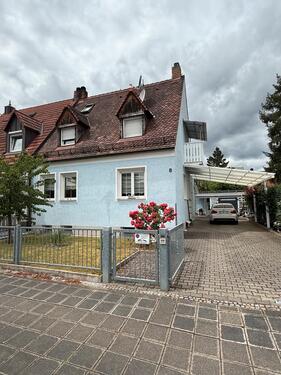 Foto - Modernisierte Doppelhaushälfte in Top-Lage mit ausgebauter Garage