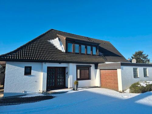 Foto - Einfamilienhaus zu vermieten - 1.500,00&nbsp;EUR Kaltmiete, ca.&nbsp; 215,00&nbsp;m&sup2;