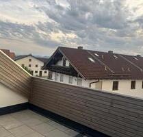 Großzügige 3-Zimmer-Dachgeschosswohnung mit sonniger Dachterrasse - Griesstätt