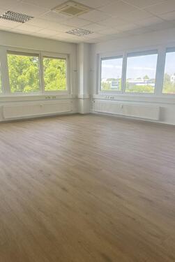 Foto - Bürofläche bis 270 qm (aufteilbar 20 qm!) in Bestlage – nur 3 Min. zur A8