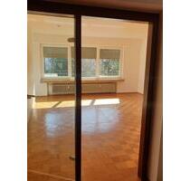 elegante und helle Wohnung im Herzen von Würselen