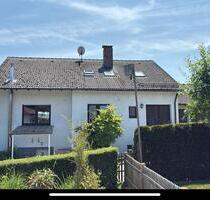 Einfamilenhaus mit Kellerwohnung 1121 m2 Grundstück - Arnstorf