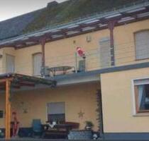Geräumige 90 qm - 2,5-Zi-EG-Wohnung mit Garage und Einbauküche - Gückingen