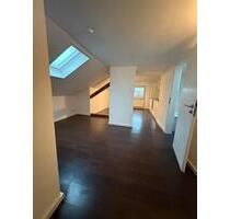 2 Zimmer Dachgeschosswohnung mit Stellplatz und Einbauküche - Eiselfing