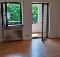 Große, lichtdurchflutete 4,5-Zimmer-Erdgeschosswohnung mit Loggia - Dorfen