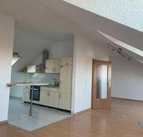 Frisch renovierte helle Dachgeschoss Wohnung mit EBK - Leipzig Südost