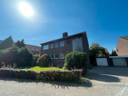 Foto - Zweifamilienhaus in Selm mit drei Garagen auf großem Grundstück