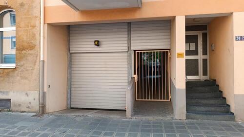 Foto - Tiefgaragenstellplatz - 85,00 EUR Miete,