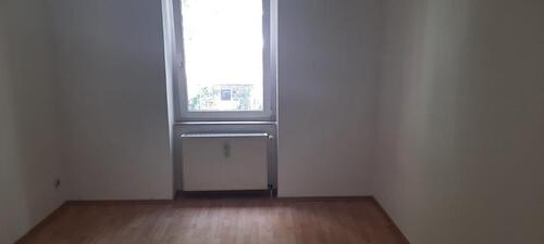 Foto - 3,5 Zimmer, Küche,Bad m Wanne,ca 125qm, soz. verträglich