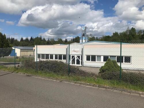 Foto - Lagerhalle und Büro zu vermieten