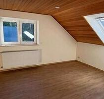 2ZKB Dachgeschosswohnung in Bahnhofsnähe ideal für 1 Person - Schloß Holte-Stukenbrock