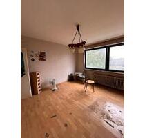 Renovierungsbedürftige 2-Zimmer Wohnung im 2. OG in Mönchengladba - Mönchengladbach Nord