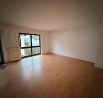 Helle 2 Zimmer Wohnung in Mainaschaff mit Balkon, EBK & Stellpalt