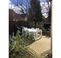 Kleines Haus mit Terrasse und Balkon in Lage zu verkaufen