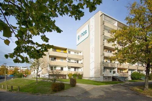 Foto - Ganz oben wohnt das Glück – 2 Zimmer, Balkon und kurze Wege zu Einkauf und Straßenbahn