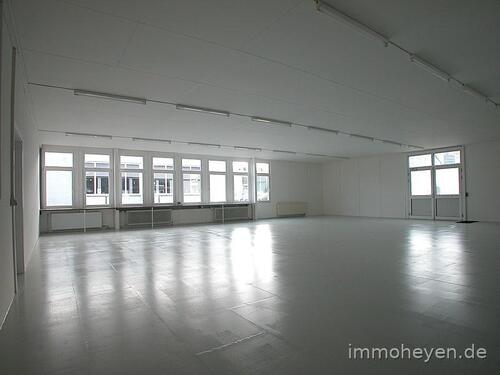 Foto - Büro-Gewerbeimmobilie, ebenerdig, vielseitig nutzbar, mit Parkflächen