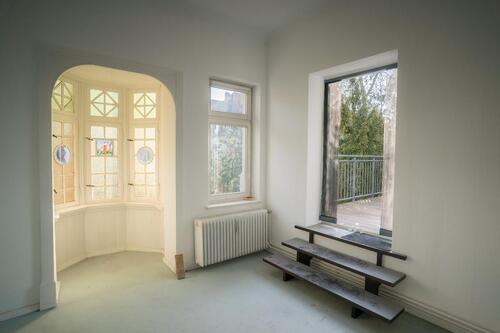 Foto - Helle Altbauwohnung, Blick ins Grüne, Dachterrasse, Carport